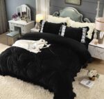 Lenjerie De Pat, 4 Piese, Catifea, Inimi Brodate - Negru