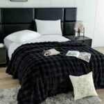 Patura Blanita Artificiala Iepure Cu Fermoar - Negru