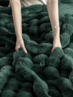 Lenjerie Luxury Pat Dublu, Jojo Home, ExtraPufoasa, din Blanita Artificiala tip Iepure, VERDE - imagine 6