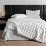 Lenjerie Luxury Pat Dublu, Jojo Home, ExtraPufoasa, din Blanita Artificiala tip Iepure, 6 piese, ALB