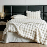 Lenjerie Luxury Pat Dublu, Jojo Home, ExtraPufoasa, din Blanita Artificiala tip Iepure, IVORY