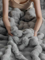 Lenjerie Luxury Pat Dublu, Jojo Home, ExtraPufoasa, din Blanita Artificiala tip Iepure, 6 piese, GRI inchis - imagine 2